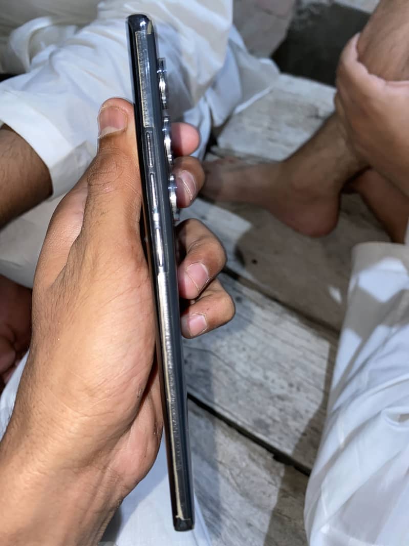 Tecno camon 40 pro 4