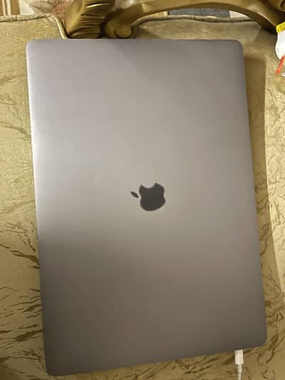 macbook pro 2019 core i7 1TB 32gb ram orignal