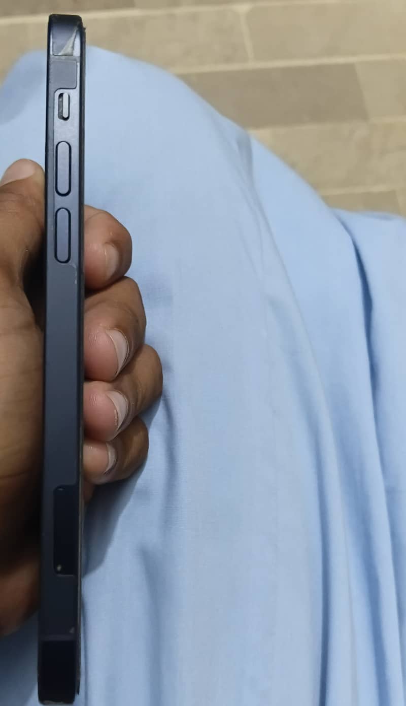 Apple iPhone 12 3