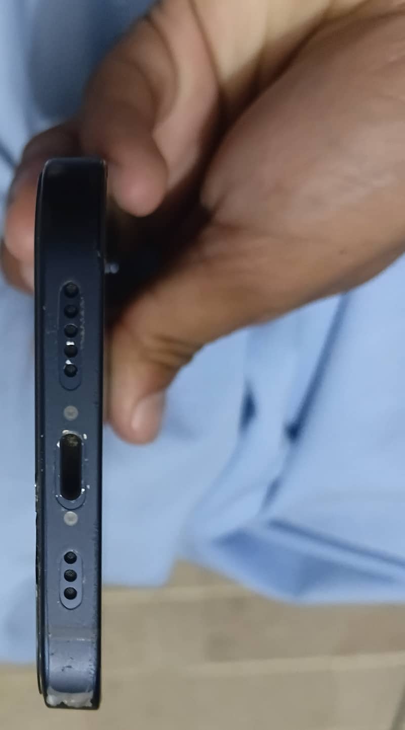 Apple iPhone 12 4