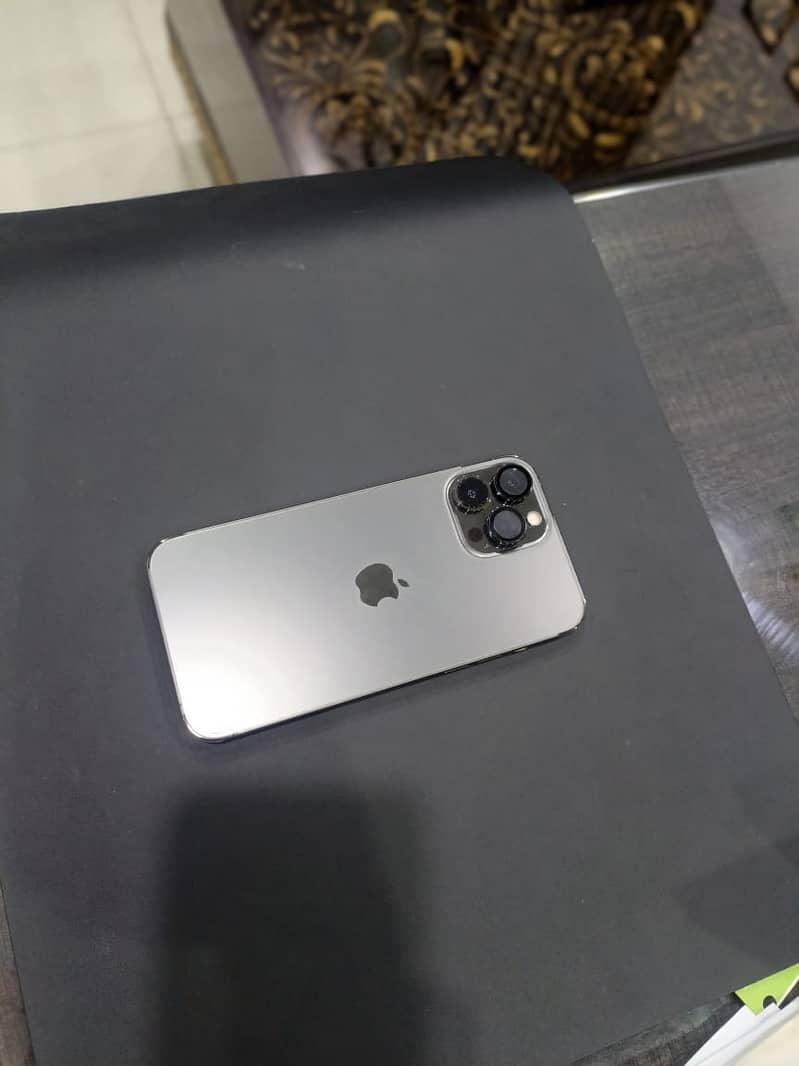 Apple iPhone 13 Pro Max 1