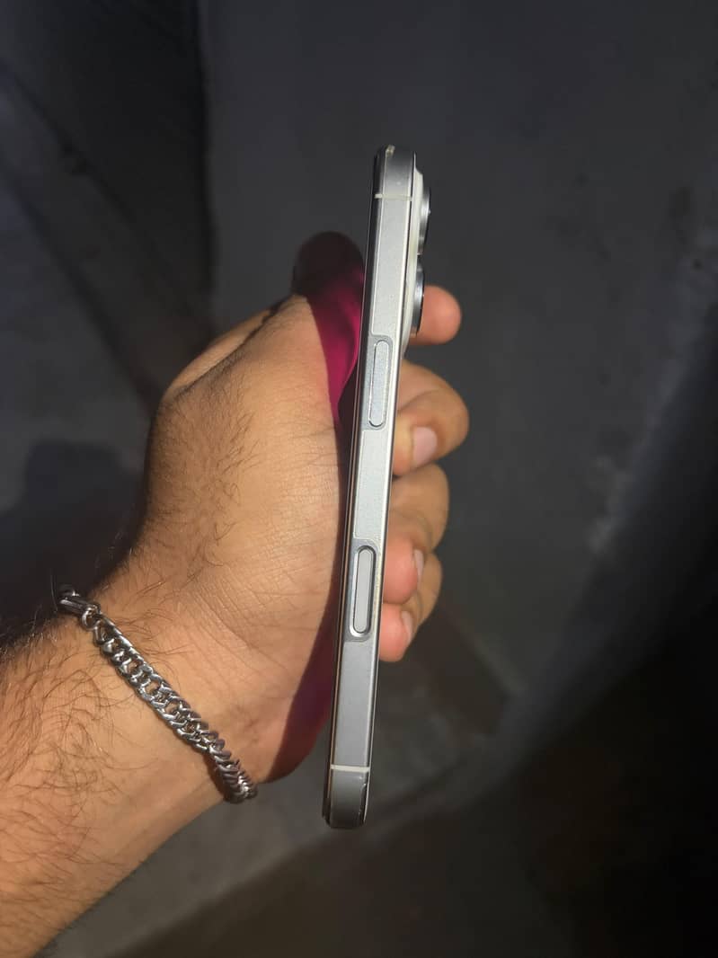 Iphone 16 Pro JV 1