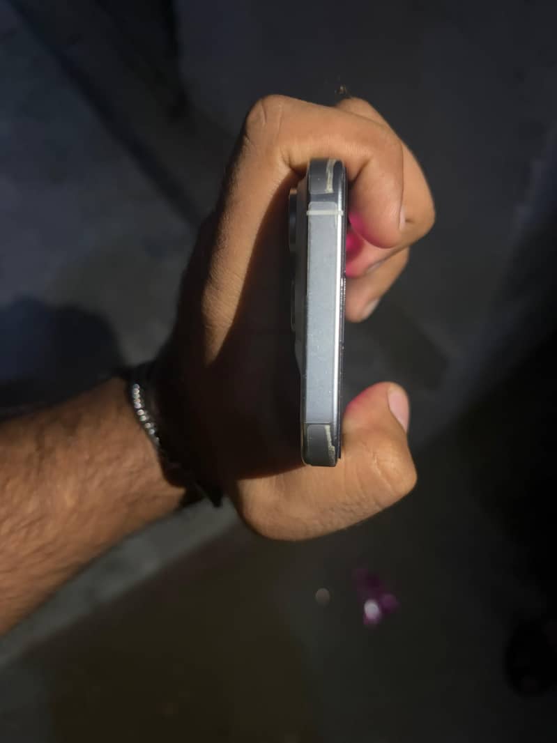 Iphone 16 Pro JV 4
