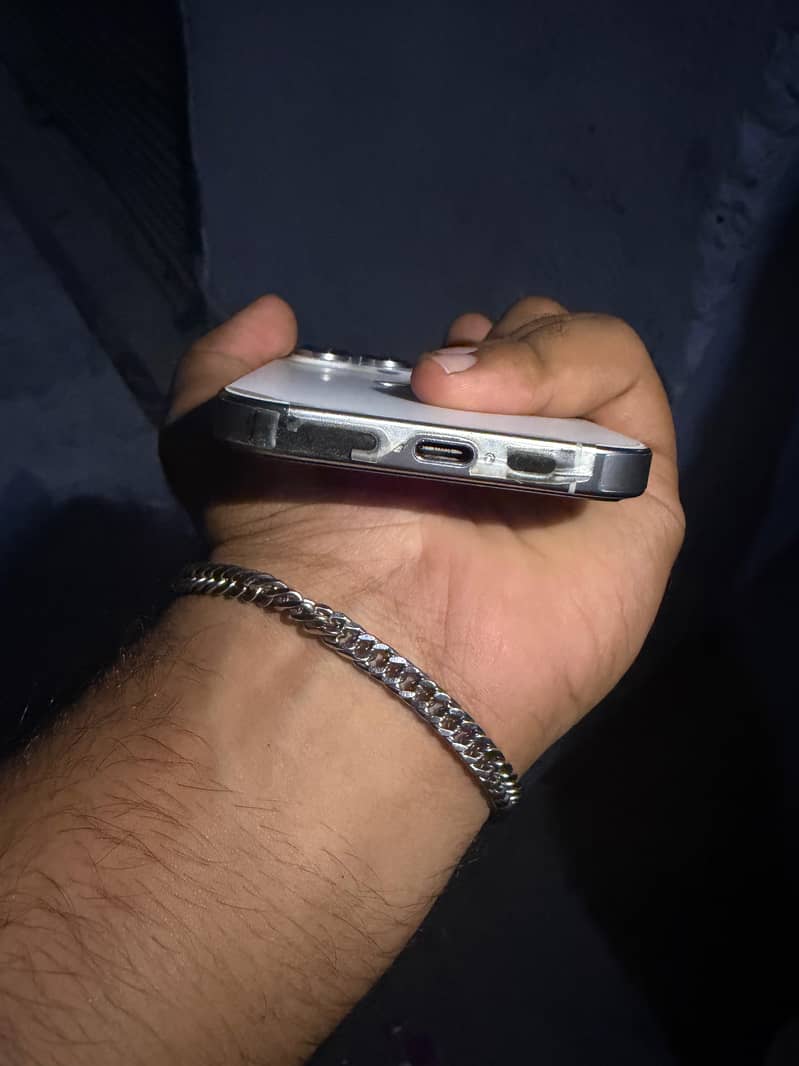 Iphone 16 Pro JV 5