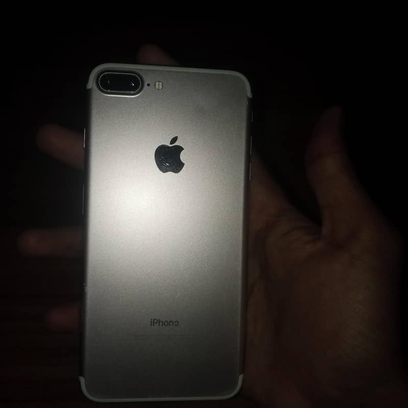 iphone 7 plus 8/10 condition 3