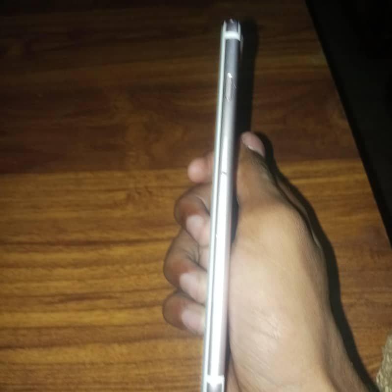 iphone 7 plus 8/10 condition 4