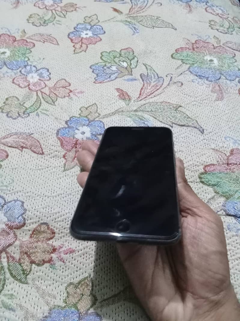 iphone 8plus (256GB) 4