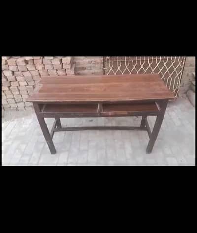 computer table for sale with 2 chairs