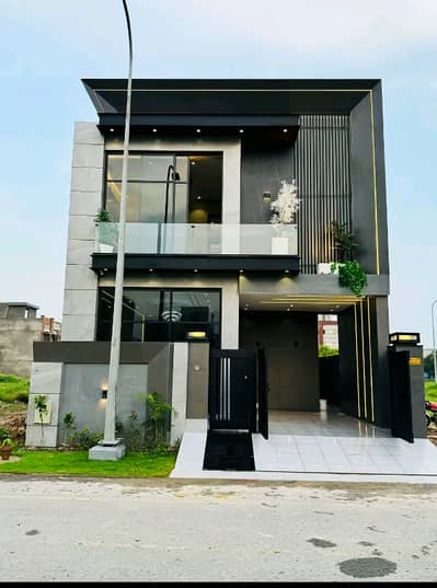 5 MARLA HOUSE ON IDEAL LOCATION OR WITH SOLID CONSTRUCTION AVAILABLE FOR SALE IN BAHRIA TOWN