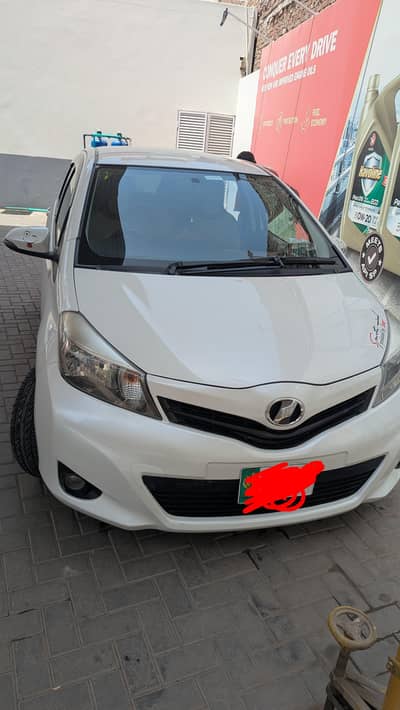 vitz 2011/14 pearl white automatic