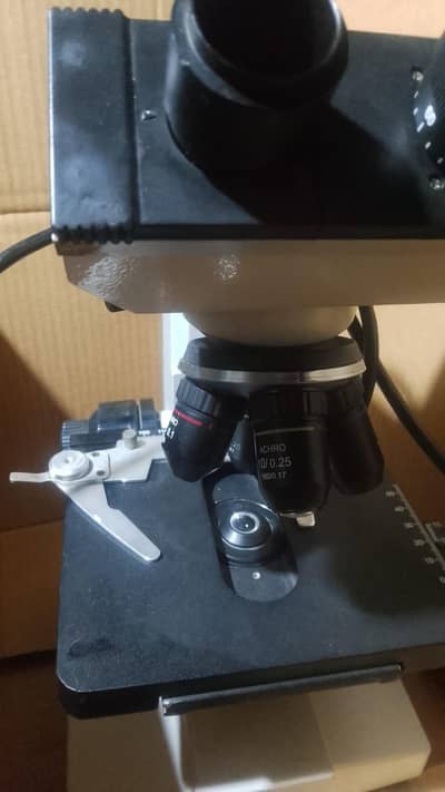 Used Laboratory Microscope Fir sale good working condition