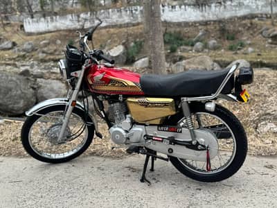 Honda 125S Gold Edition
