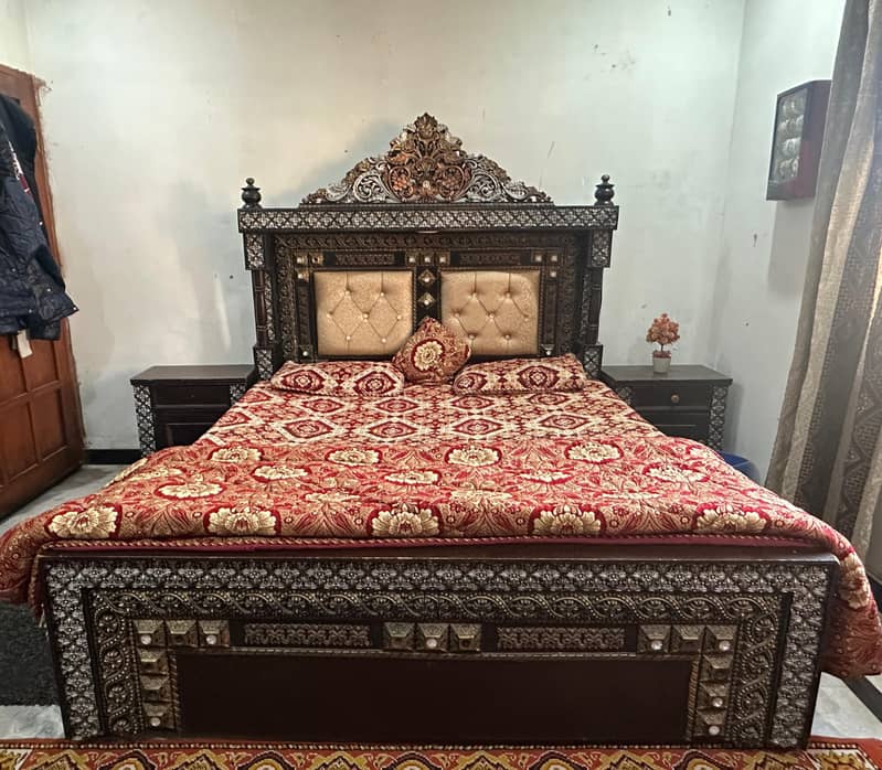 Bed set with showcase 1