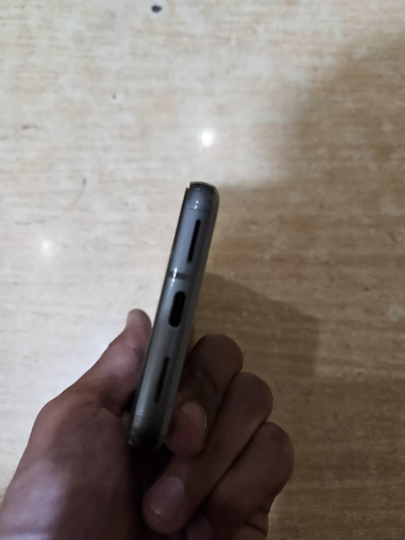 Google pixel 8 4