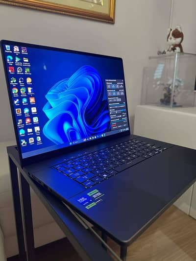 Asus Rog zephyrus G16 240HZ RTX 4090 |