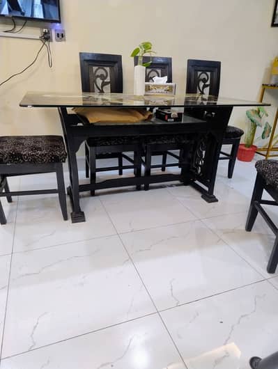 DINNING TABLE + 6 CHAIRS FOR SALE used
