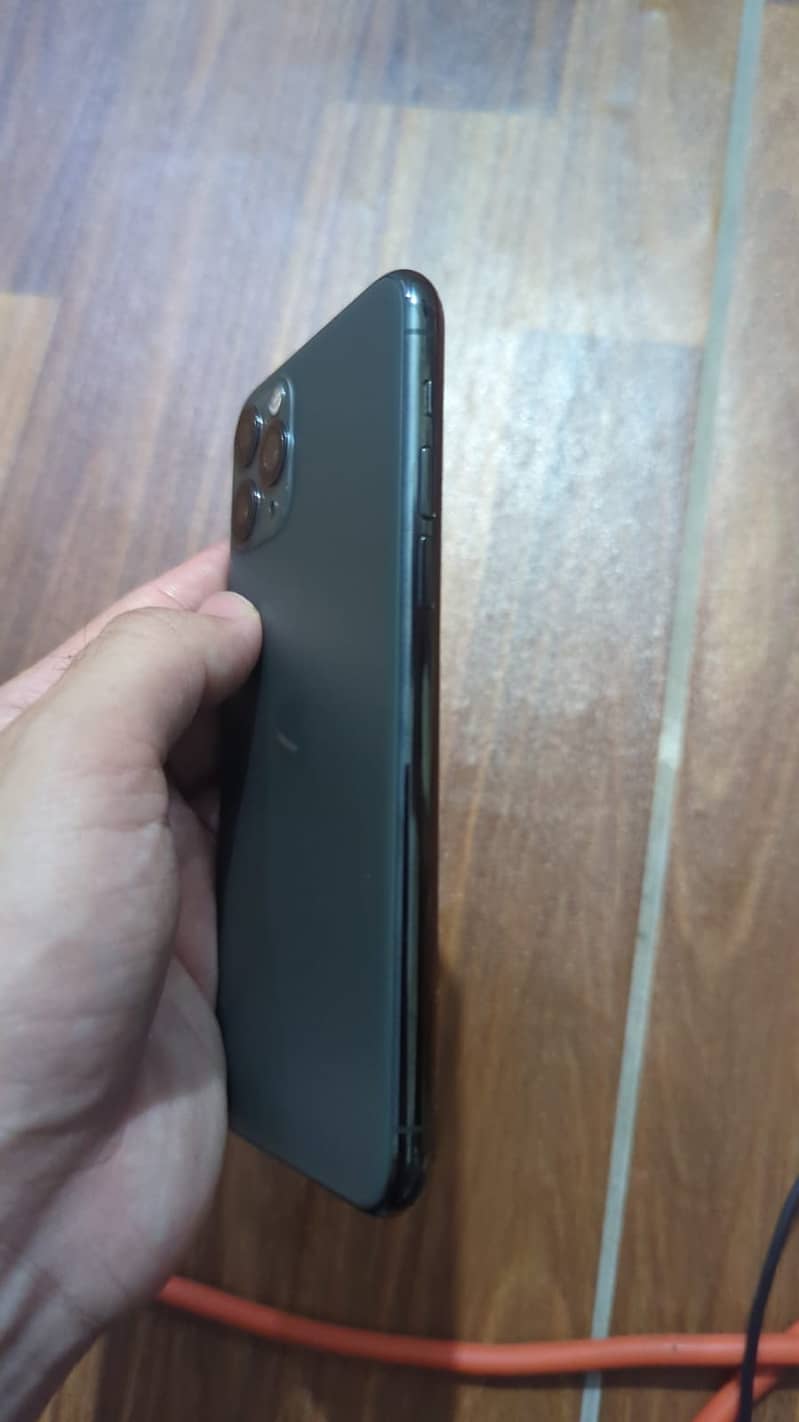 Apple iPhone 11 Pro 2