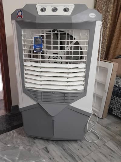Air cooler Canon new condition with ice bottles and box