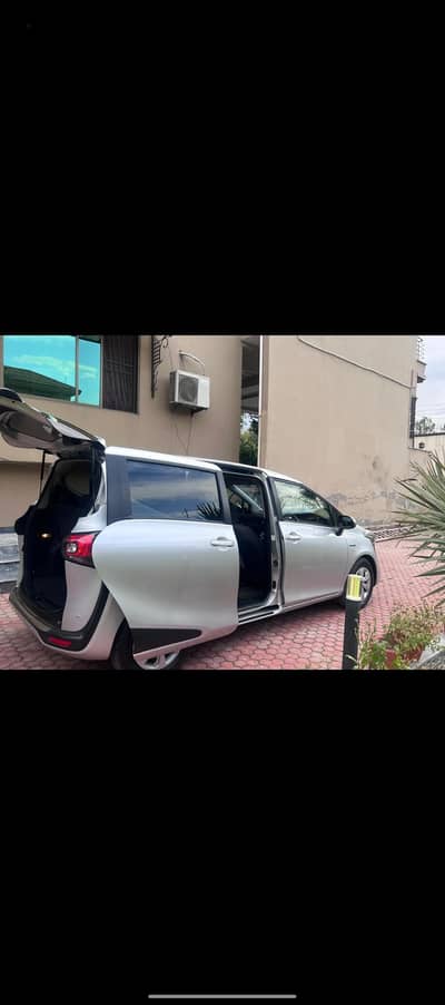 Sienta 2020 model 7 seater 2 door auto full option