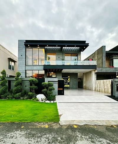 10 MARLA HOUSE WITH MODERN DESIGN OR ELEGANT LOCATION AVAILABLE FOR SALE IN BAHRIA TOWN