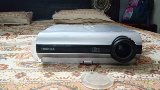 Toshiba TDP-S20 Multimedia Projector | LCD Projector
