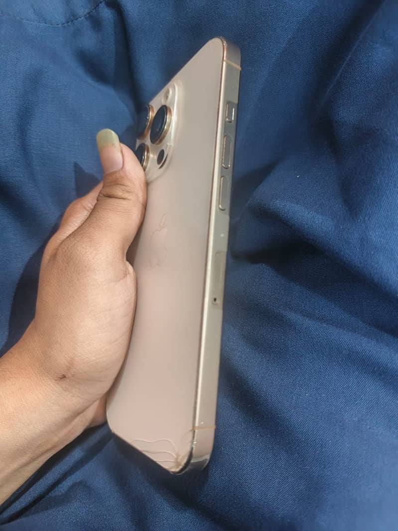Iphoen 16 pro 1