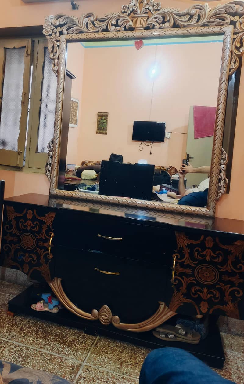 Dressing Table 0