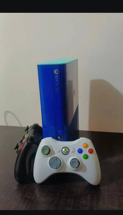 XBOX 360 . ELITE LIMITED EDITION.  35 games