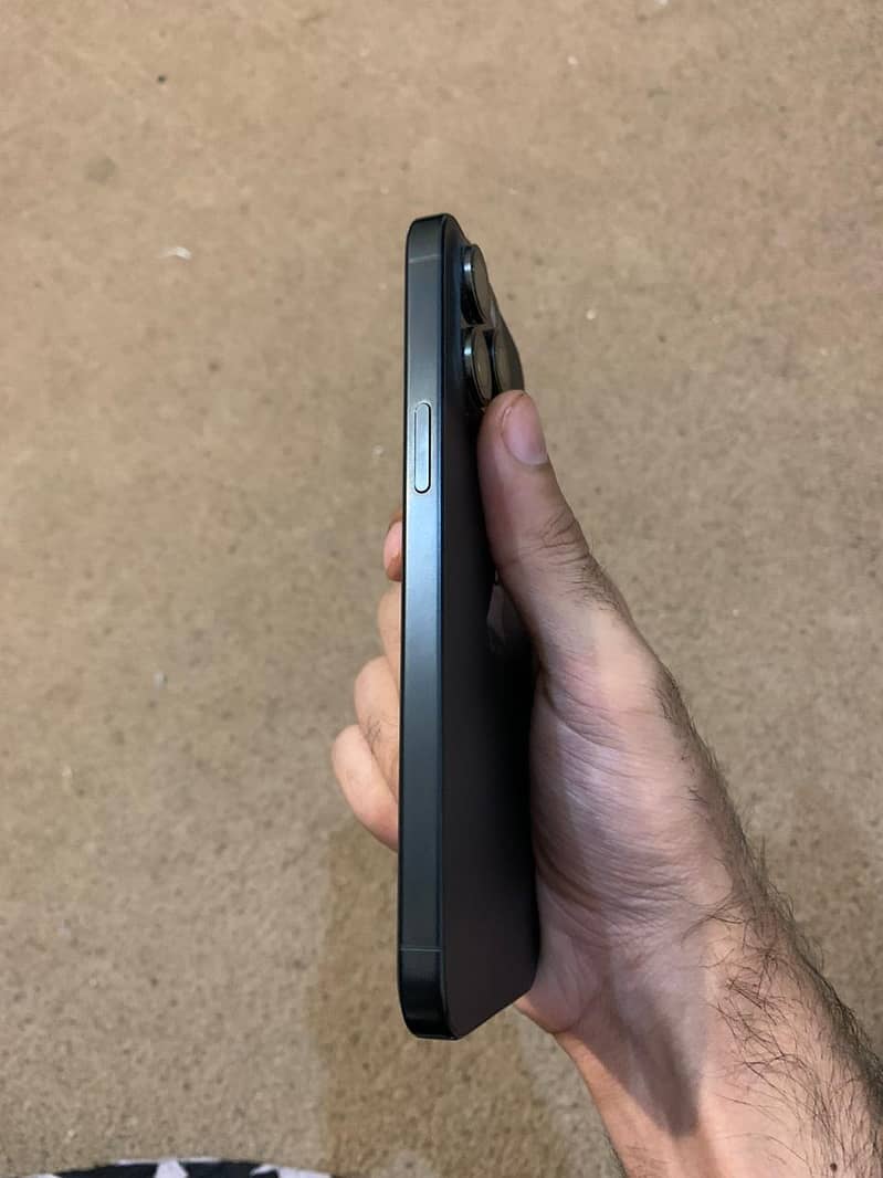 iPhone 15 pro max 2