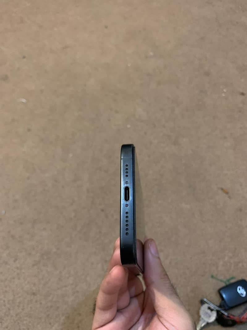 iPhone 15 pro max 4