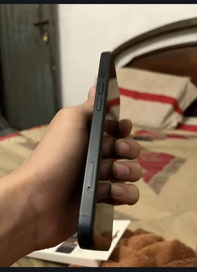 iPhone 13 3