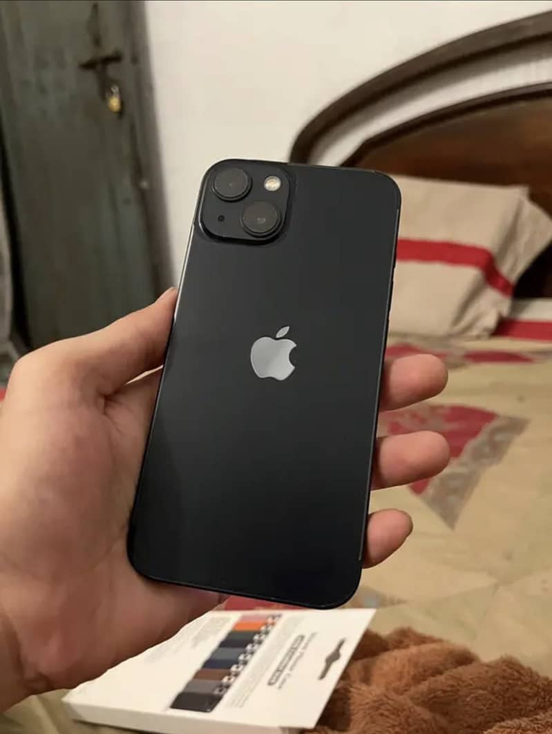iPhone 13 4