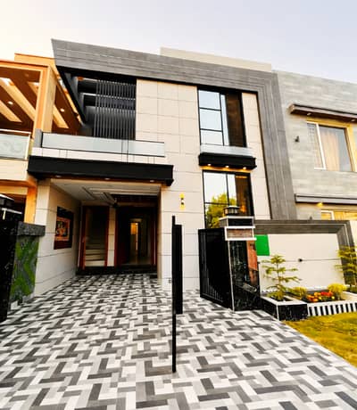 5 MARLA HOUSE ON MOST IDEAL LOCATION NEAREST TO PARK AVAILABLE FOR SALE IN BAHRIA TOWN