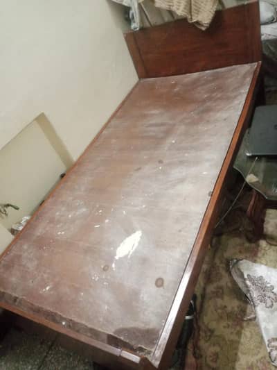 a set of 2 single beds condition 9/10
