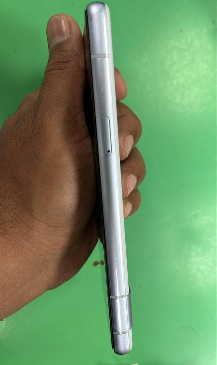 Google pixel 7a 5