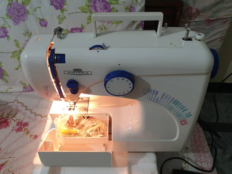 Victoria Automatic sweing machine 1