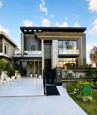 ULTRA MODERN DESIGNER HOUSE ON PRIME LOCATION & SOLID CONSTRUCTION AVAILABLE FOR SALE IN BAHRIA TOWN