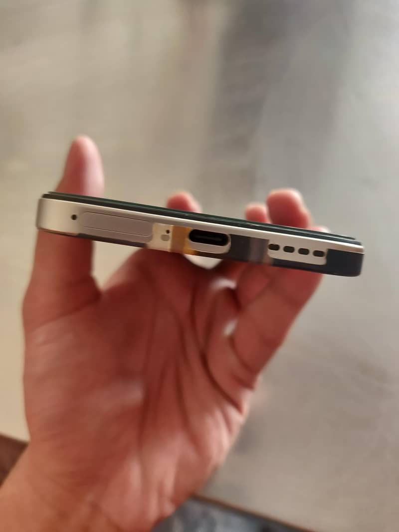 Realmi 15T 4