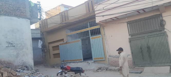 چار اور 5 مرلہ مکان براے فروخت کرال نزد گلبرگ اور ایکسپریس ھائی وے