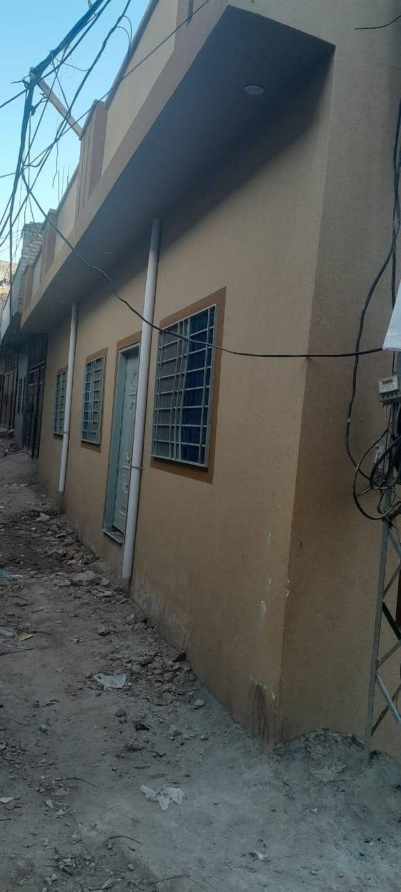 چار اور 5 مرلہ مکان براے فروخت کرال نزد گلبرگ اور ایکسپریس ھائی وے 1