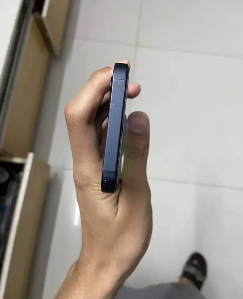 Iphone 12. 2