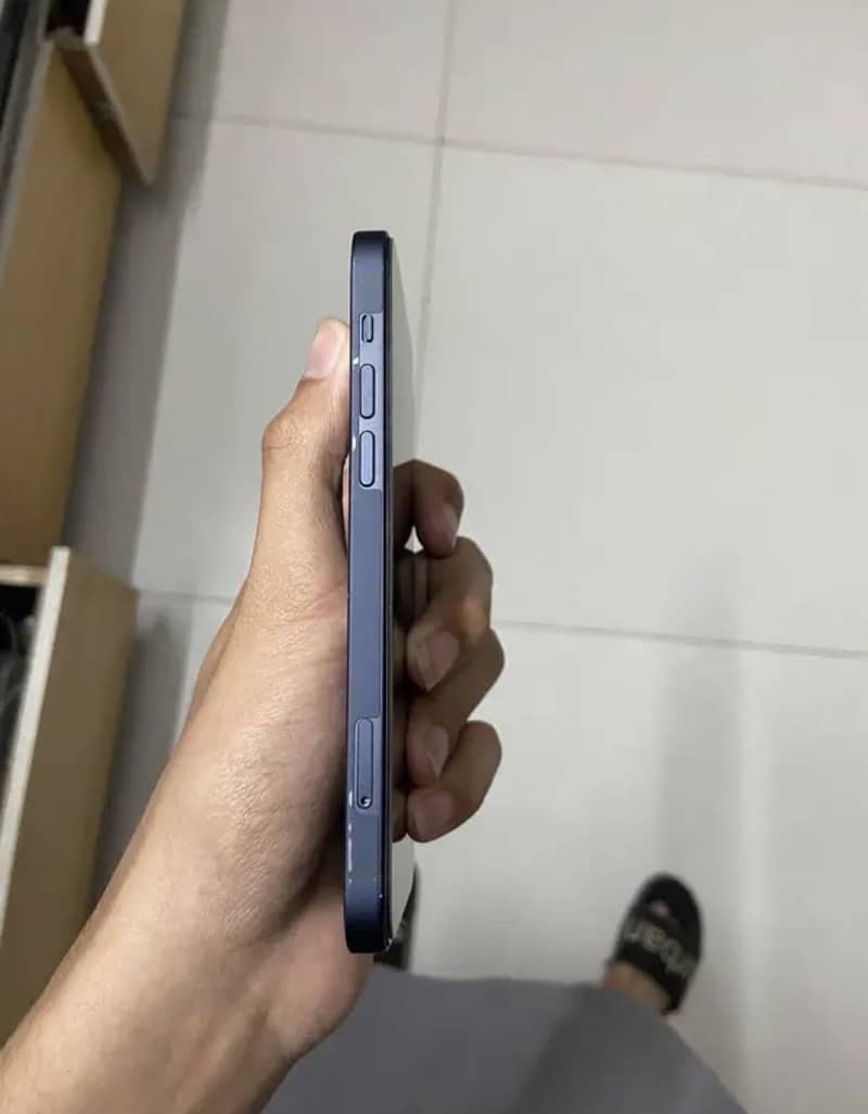 Iphone 12. 3