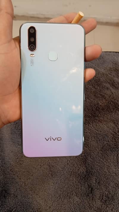 vivo y17 Lush condition with box and charger