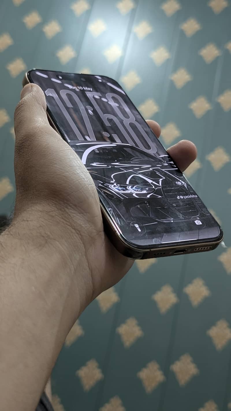 iphone 16 pro max 1
