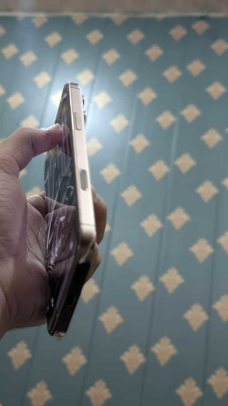iphone 16 pro max 2