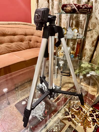 Tripod for camera and mobile phones in excellent condition