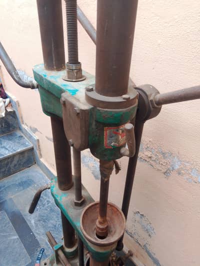 ہینڈ مولڈنگ مشین نمبر 4 ( Hand molding machine #4 )