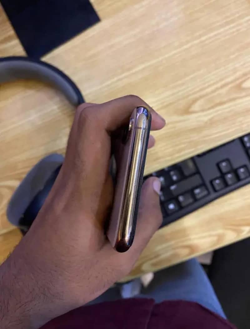 iPhone XS 3