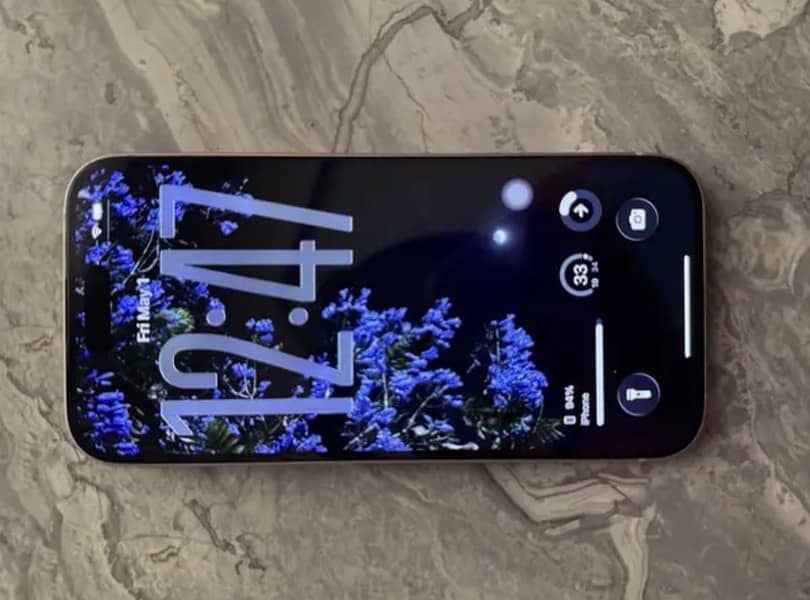 iPhone 15 plus 1