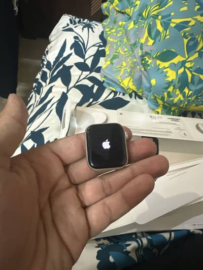 Apple Watch SE gen 2 (40mm) condition ass seal pack brand new